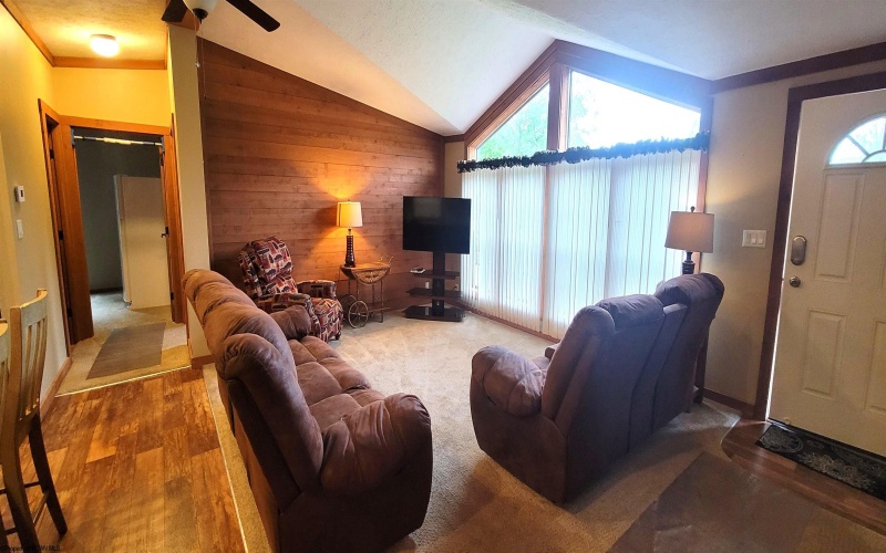 436 Zacks Run Road, Mount Clare, West Virginia 26408, 3 Bedrooms Bedrooms, 6 Rooms Rooms,2 BathroomsBathrooms,Residential Rentals,For Rent,Zacks Run,10165013
