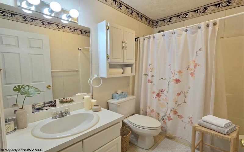 2 Hawley Lane, Star City, West Virginia 26505, 3 Bedrooms Bedrooms, 6 Rooms Rooms,3 BathroomsBathrooms,Single Family Detached,For Sale,Hawley,10165010