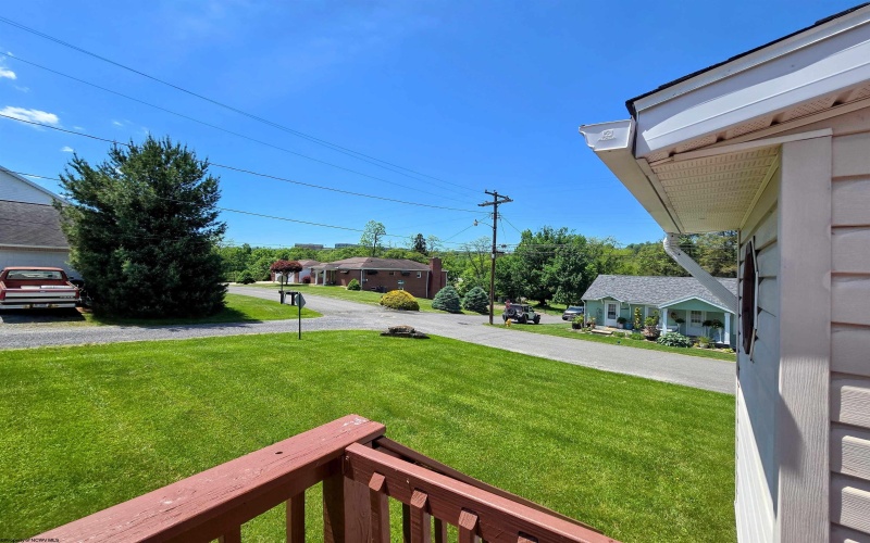 2 Hawley Lane, Star City, West Virginia 26505, 3 Bedrooms Bedrooms, 6 Rooms Rooms,3 BathroomsBathrooms,Single Family Detached,For Sale,Hawley,10165010