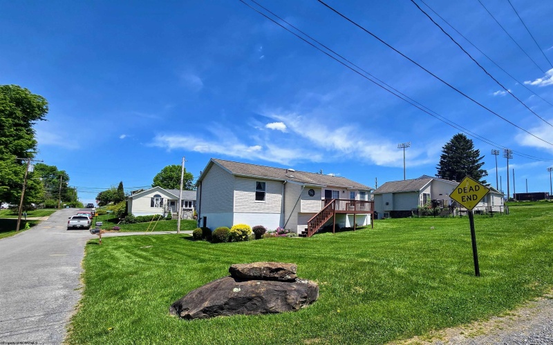 2 Hawley Lane, Star City, West Virginia 26505, 3 Bedrooms Bedrooms, 6 Rooms Rooms,3 BathroomsBathrooms,Single Family Detached,For Sale,Hawley,10165010
