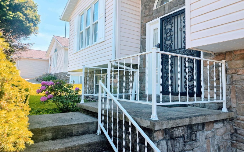 2 Hawley Lane, Star City, West Virginia 26505, 3 Bedrooms Bedrooms, 6 Rooms Rooms,3 BathroomsBathrooms,Single Family Detached,For Sale,Hawley,10165010