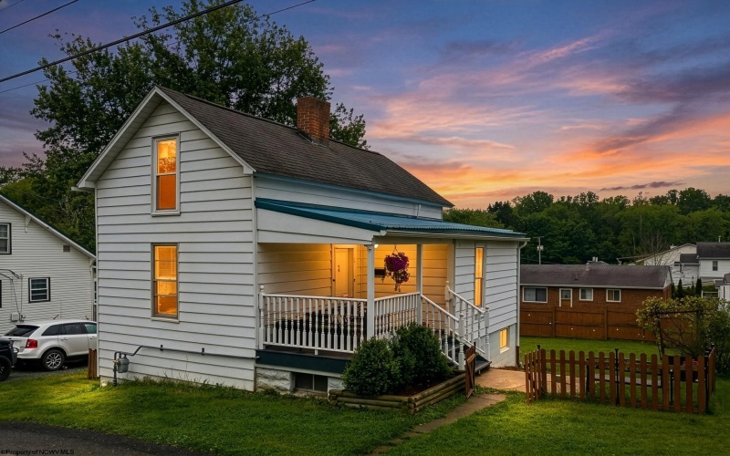 528 Hess Street, Morgantown, West Virginia 26501, 2 Bedrooms Bedrooms, 6 Rooms Rooms,1 BathroomBathrooms,Single Family Detached,For Sale,Hess,10165012