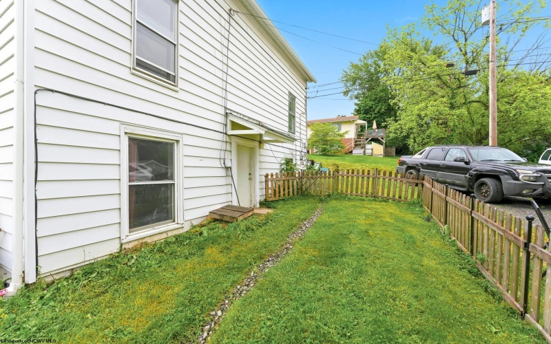 528 Hess Street, Morgantown, West Virginia 26501, 2 Bedrooms Bedrooms, 6 Rooms Rooms,1 BathroomBathrooms,Single Family Detached,For Sale,Hess,10165012