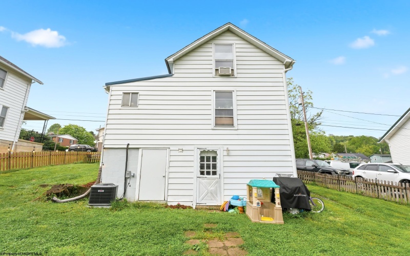 528 Hess Street, Morgantown, West Virginia 26501, 2 Bedrooms Bedrooms, 6 Rooms Rooms,1 BathroomBathrooms,Single Family Detached,For Sale,Hess,10165012