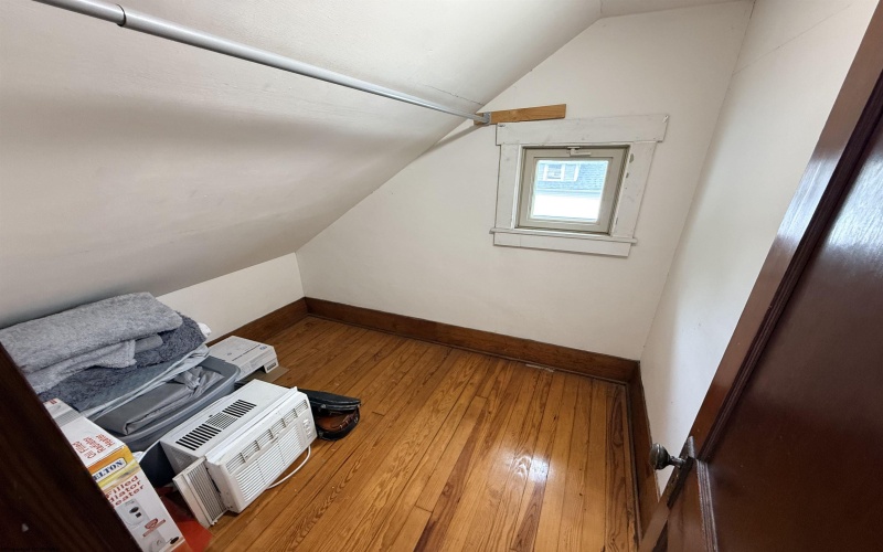 221 Lincoln Street, Grafton, West Virginia 26354, 2 Bedrooms Bedrooms, 6 Rooms Rooms,1 BathroomBathrooms,Single Family Detached,For Sale,Lincoln,10165017