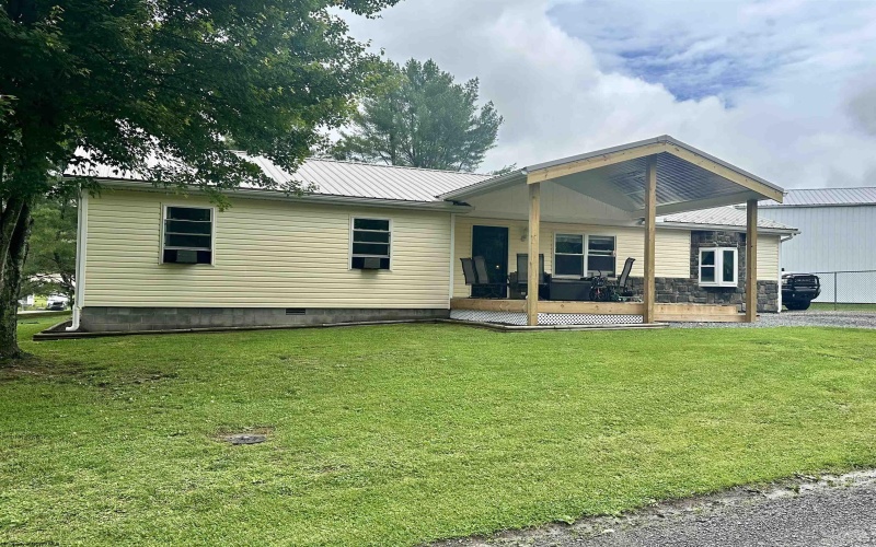 339 Oak Street, Jane Lew, West Virginia 26378, 3 Bedrooms Bedrooms, 7 Rooms Rooms,2 BathroomsBathrooms,Single Family Detached,For Sale,Oak,10165020