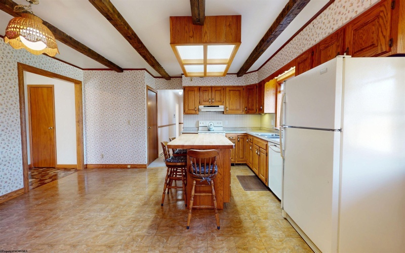221 FREEMAN HILL Road, Bridgeport, West Virginia 26330, 3 Bedrooms Bedrooms, 8 Rooms Rooms,2 BathroomsBathrooms,Single Family Detached,For Sale,FREEMAN HILL,10162630