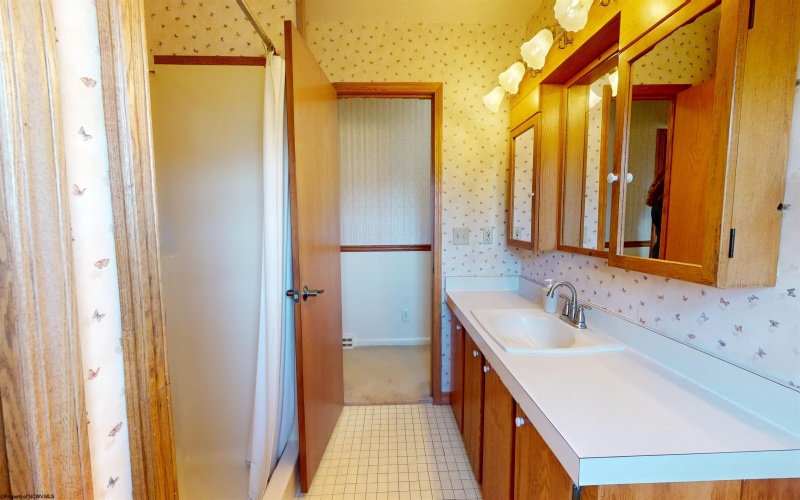 221 FREEMAN HILL Road, Bridgeport, West Virginia 26330, 3 Bedrooms Bedrooms, 8 Rooms Rooms,2 BathroomsBathrooms,Single Family Detached,For Sale,FREEMAN HILL,10162630