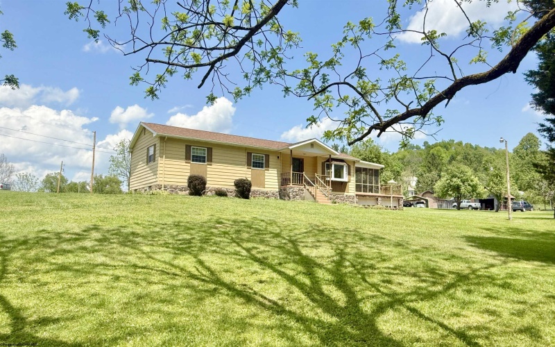 221 FREEMAN HILL Road, Bridgeport, West Virginia 26330, 3 Bedrooms Bedrooms, 8 Rooms Rooms,2 BathroomsBathrooms,Single Family Detached,For Sale,FREEMAN HILL,10162630