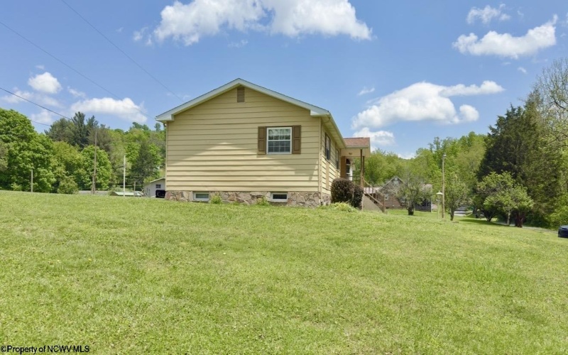 221 FREEMAN HILL Road, Bridgeport, West Virginia 26330, 3 Bedrooms Bedrooms, 8 Rooms Rooms,2 BathroomsBathrooms,Single Family Detached,For Sale,FREEMAN HILL,10162630