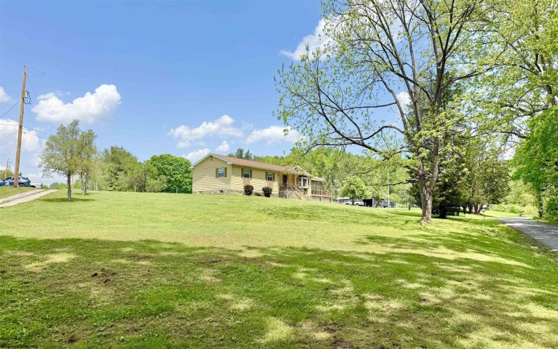 221 FREEMAN HILL Road, Bridgeport, West Virginia 26330, 3 Bedrooms Bedrooms, 8 Rooms Rooms,2 BathroomsBathrooms,Single Family Detached,For Sale,FREEMAN HILL,10162630
