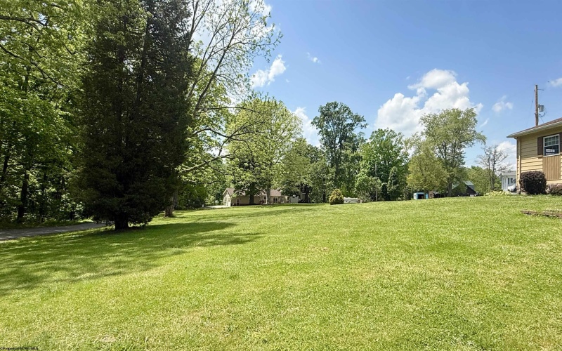 221 FREEMAN HILL Road, Bridgeport, West Virginia 26330, 3 Bedrooms Bedrooms, 8 Rooms Rooms,2 BathroomsBathrooms,Single Family Detached,For Sale,FREEMAN HILL,10162630