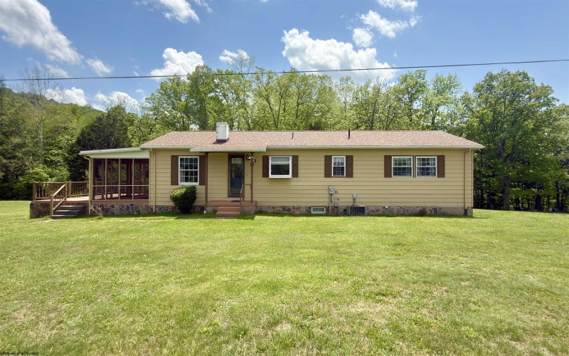221 FREEMAN HILL Road, Bridgeport, West Virginia 26330, 3 Bedrooms Bedrooms, 8 Rooms Rooms,2 BathroomsBathrooms,Single Family Detached,For Sale,FREEMAN HILL,10162630