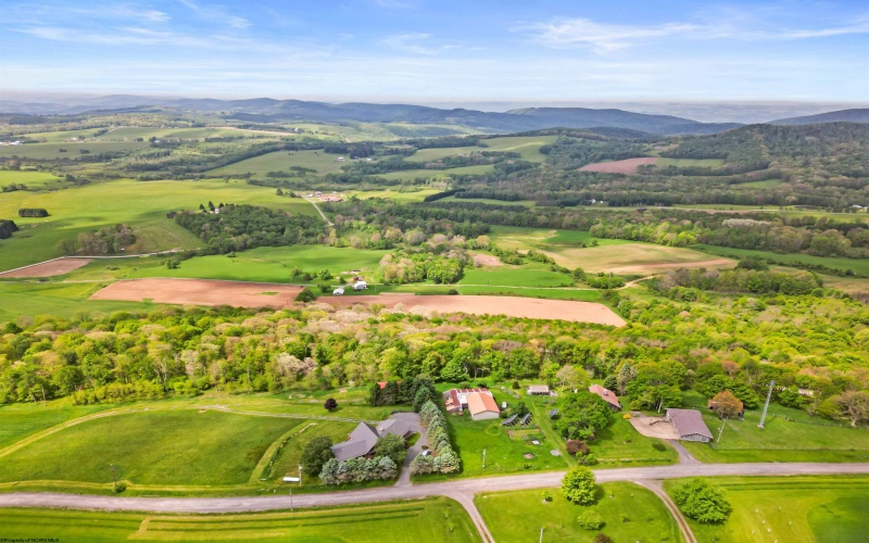 1516 White Oak School Road, Terra Alta, West Virginia 26764, 3 Bedrooms Bedrooms, 12 Rooms Rooms,3 BathroomsBathrooms,Single Family Detached,For Sale,White Oak School,10165024