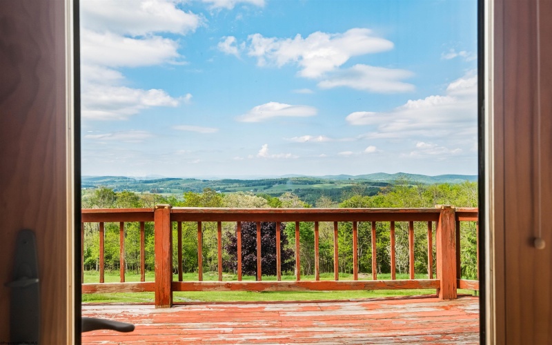 1516 White Oak School Road, Terra Alta, West Virginia 26764, 3 Bedrooms Bedrooms, 12 Rooms Rooms,3 BathroomsBathrooms,Single Family Detached,For Sale,White Oak School,10165024