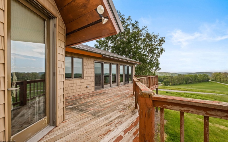 1516 White Oak School Road, Terra Alta, West Virginia 26764, 3 Bedrooms Bedrooms, 12 Rooms Rooms,3 BathroomsBathrooms,Single Family Detached,For Sale,White Oak School,10165024