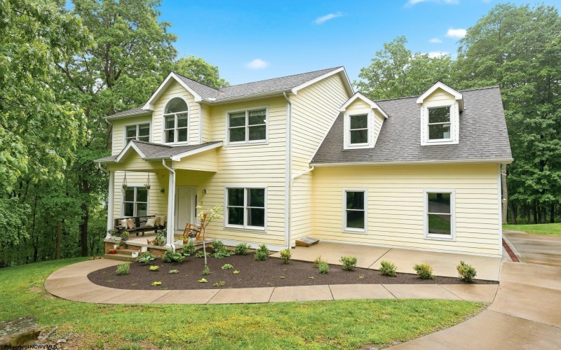 5 Squirrel Lane, Morgantown, West Virginia 26508, 4 Bedrooms Bedrooms, 8 Rooms Rooms,3 BathroomsBathrooms,Single Family Detached,For Sale,Squirrel,10165023
