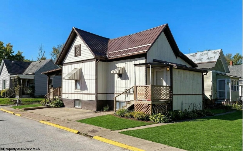 101 Denham Street, Clarksburg, West Virginia 26301, 2 Bedrooms Bedrooms, 5 Rooms Rooms,1 BathroomBathrooms,Single Family Detached,For Sale,Denham,10165029