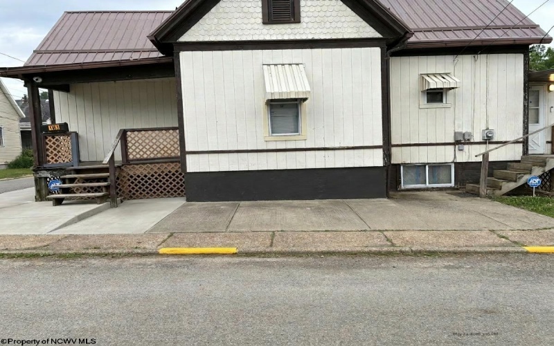 101 Denham Street, Clarksburg, West Virginia 26301, 2 Bedrooms Bedrooms, 5 Rooms Rooms,1 BathroomBathrooms,Single Family Detached,For Sale,Denham,10165029