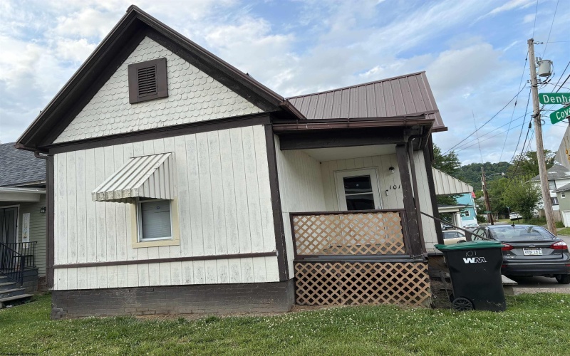 101 Denham Street, Clarksburg, West Virginia 26301, 2 Bedrooms Bedrooms, 5 Rooms Rooms,1 BathroomBathrooms,Single Family Detached,For Sale,Denham,10165029