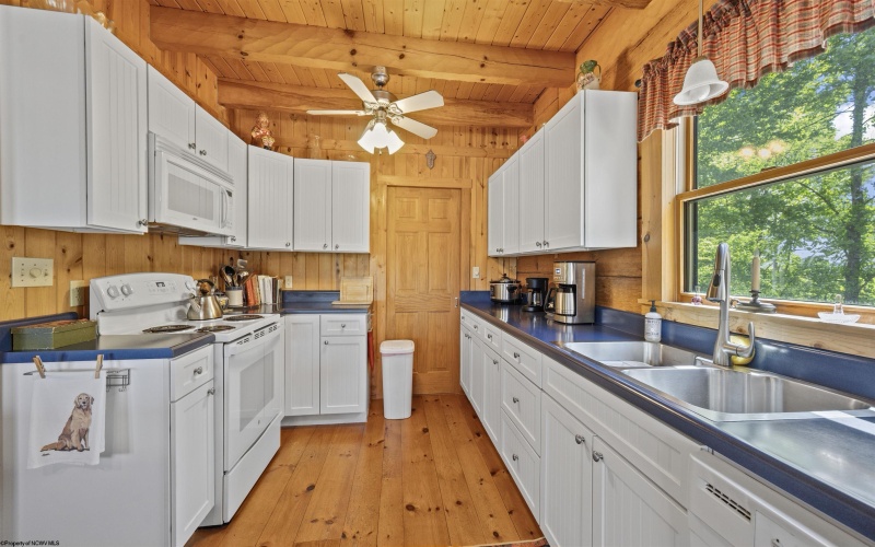 216 Whitetail Lane, Buckhannon, West Virginia 26201, 3 Bedrooms Bedrooms, 7 Rooms Rooms,3 BathroomsBathrooms,Single Family Detached,For Sale,Whitetail,10164951