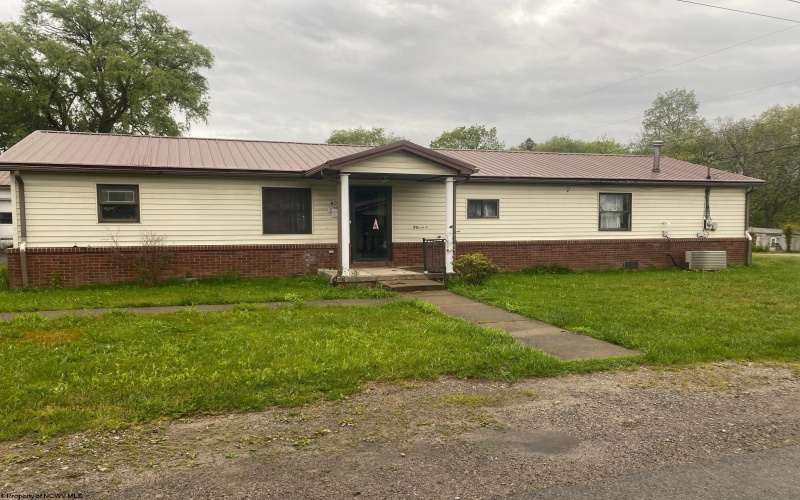70 Poling Avenue, Elkins, West Virginia 26241, 3 Bedrooms Bedrooms, 5 Rooms Rooms,2 BathroomsBathrooms,Single Family Detached,For Sale,Poling,10165041