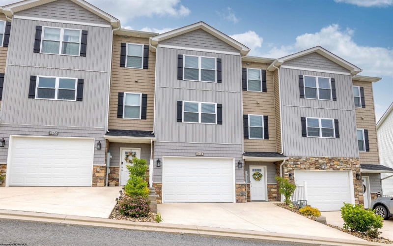 234 Red Oak Lane, Morgantown, West Virginia 26501, 3 Bedrooms Bedrooms, 7 Rooms Rooms,2 BathroomsBathrooms,Single Family Attached,For Sale,Red Oak,10165050