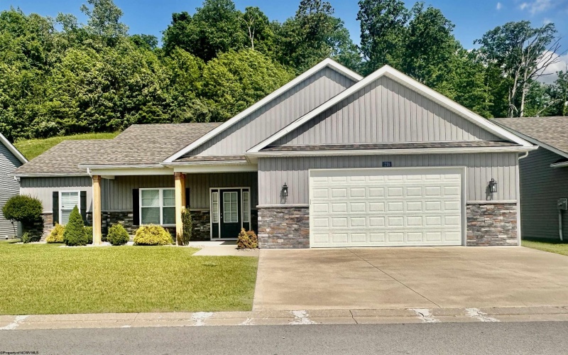 216 Crimson Lane, Bridgeport, West Virginia 26330, 3 Bedrooms Bedrooms, 7 Rooms Rooms,2 BathroomsBathrooms,Single Family Detached,For Sale,Crimson,10165049