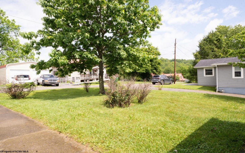 12 Goldenrod Lane, Clarksburg, West Virginia 26301, 3 Bedrooms Bedrooms, 6 Rooms Rooms,2 BathroomsBathrooms,Single Family Detached,For Sale,Goldenrod,10165048