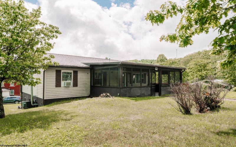 12 Goldenrod Lane, Clarksburg, West Virginia 26301, 3 Bedrooms Bedrooms, 6 Rooms Rooms,2 BathroomsBathrooms,Single Family Detached,For Sale,Goldenrod,10165048