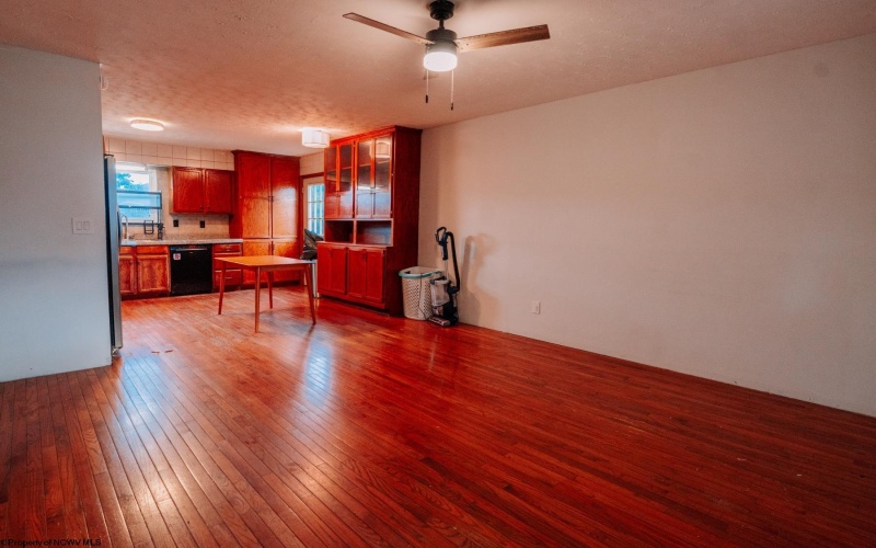 12 Goldenrod Lane, Clarksburg, West Virginia 26301, 3 Bedrooms Bedrooms, 6 Rooms Rooms,2 BathroomsBathrooms,Single Family Detached,For Sale,Goldenrod,10165048