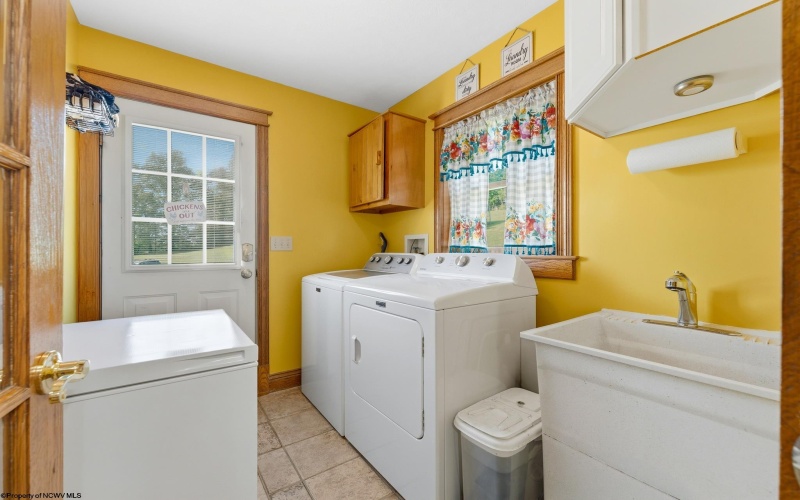 718 TRAP SPRINGS Road, Grafton, West Virginia 26354, 3 Bedrooms Bedrooms, 6 Rooms Rooms,2 BathroomsBathrooms,Single Family Detached,For Sale,TRAP SPRINGS,10165053