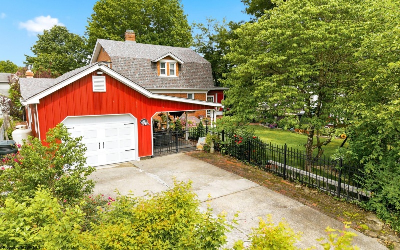 108 The Boulevard Road, Point Marion, Pennsylvania 15474, 3 Bedrooms Bedrooms, 9 Rooms Rooms,2 BathroomsBathrooms,Single Family Detached,For Sale,The Boulevard,10165065