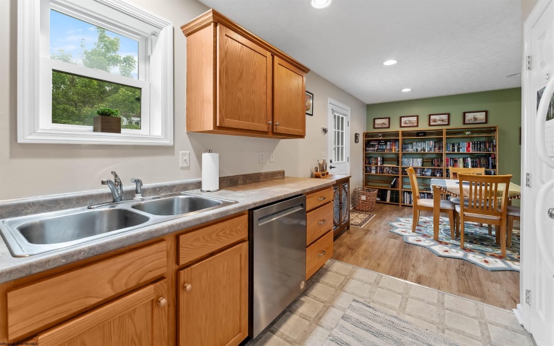 709 Elysian Avenue, Morgantown, West Virginia 26501, 3 Bedrooms Bedrooms, 6 Rooms Rooms,2 BathroomsBathrooms,Single Family Detached,For Sale,Elysian,10165066