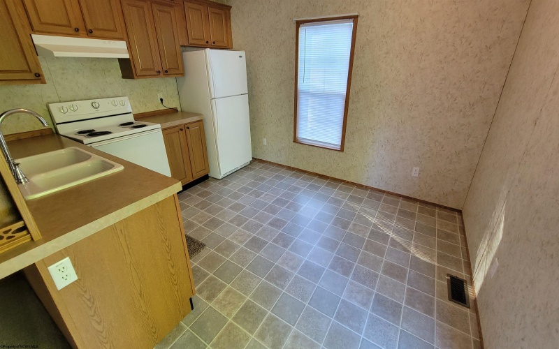 24 Line Drive, Fairmont, West Virginia 26554, 1 Bedroom Bedrooms, 3 Rooms Rooms,1 BathroomBathrooms,Single Family Detached,For Sale,Line,10165086