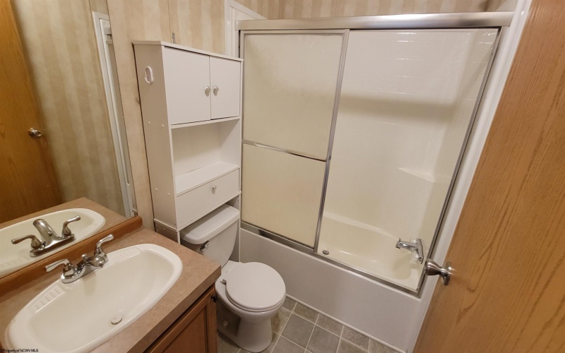 24 Line Drive, Fairmont, West Virginia 26554, 1 Bedroom Bedrooms, 3 Rooms Rooms,1 BathroomBathrooms,Single Family Detached,For Sale,Line,10165086