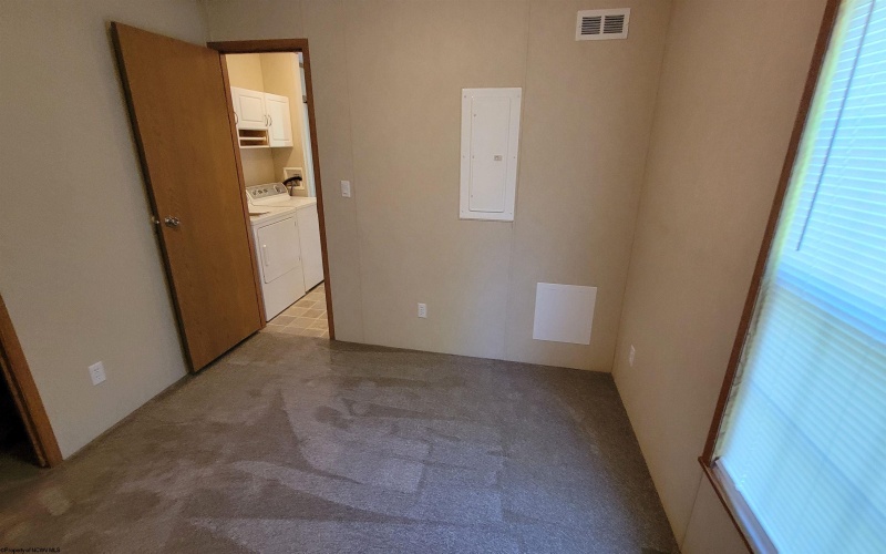 24 Line Drive, Fairmont, West Virginia 26554, 1 Bedroom Bedrooms, 3 Rooms Rooms,1 BathroomBathrooms,Single Family Detached,For Sale,Line,10165086