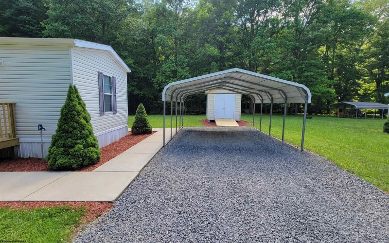 24 Line Drive, Fairmont, West Virginia 26554, 1 Bedroom Bedrooms, 3 Rooms Rooms,1 BathroomBathrooms,Single Family Detached,For Sale,Line,10165086