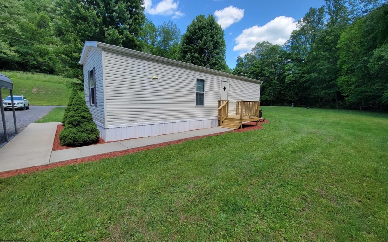 24 Line Drive, Fairmont, West Virginia 26554, 1 Bedroom Bedrooms, 3 Rooms Rooms,1 BathroomBathrooms,Single Family Detached,For Sale,Line,10165086