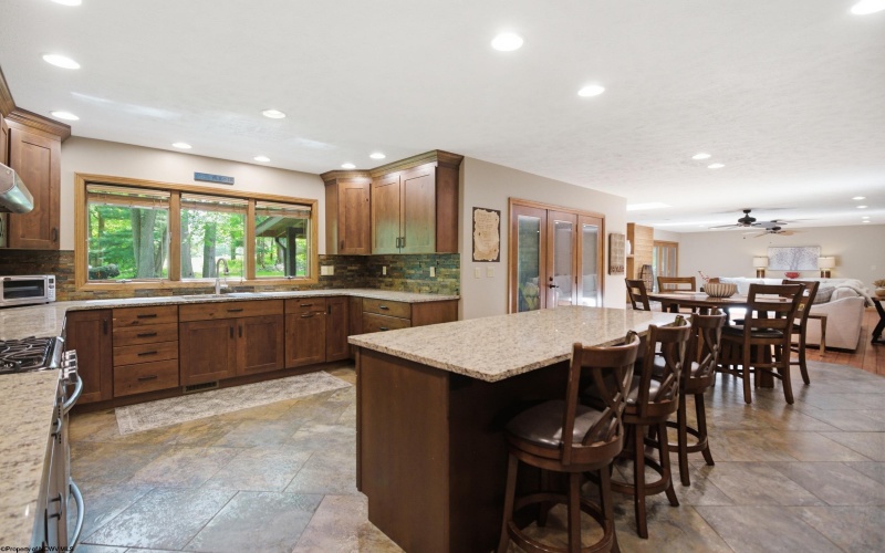 2386 Lakeside Estates, Morgantown, West Virginia 26508, 4 Bedrooms Bedrooms, 9 Rooms Rooms,3 BathroomsBathrooms,Single Family Detached,For Sale,Lakeside,10165082