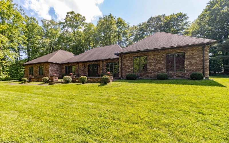 2386 Lakeside Estates, Morgantown, West Virginia 26508, 4 Bedrooms Bedrooms, 9 Rooms Rooms,3 BathroomsBathrooms,Single Family Detached,For Sale,Lakeside,10165082