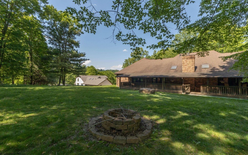 2386 Lakeside Estates, Morgantown, West Virginia 26508, 4 Bedrooms Bedrooms, 9 Rooms Rooms,3 BathroomsBathrooms,Single Family Detached,For Sale,Lakeside,10165082