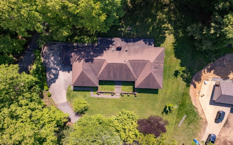 2386 Lakeside Estates, Morgantown, West Virginia 26508, 4 Bedrooms Bedrooms, 9 Rooms Rooms,3 BathroomsBathrooms,Single Family Detached,For Sale,Lakeside,10165082