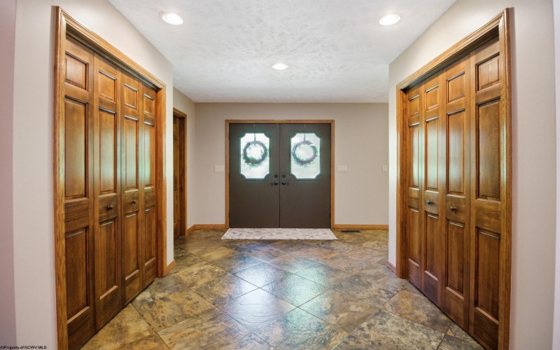 2386 Lakeside Estates, Morgantown, West Virginia 26508, 4 Bedrooms Bedrooms, 9 Rooms Rooms,3 BathroomsBathrooms,Single Family Detached,For Sale,Lakeside,10165082