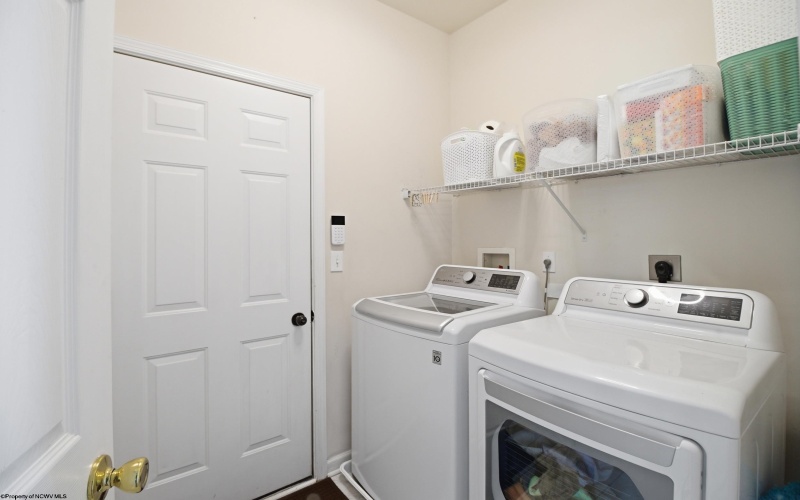50 Garnet Way, Bridgeport, West Virginia 26330, 5 Bedrooms Bedrooms, 13 Rooms Rooms,3 BathroomsBathrooms,Single Family Detached,For Sale,Garnet,10165087