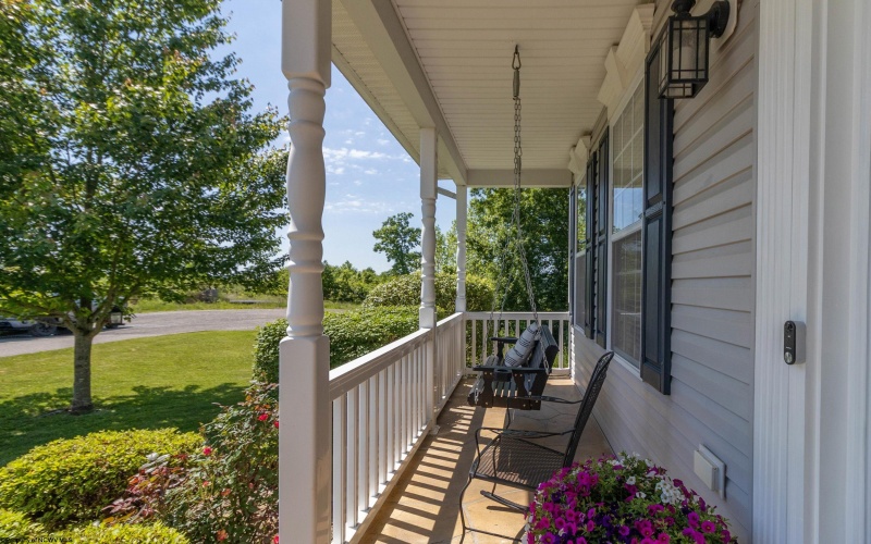 50 Garnet Way, Bridgeport, West Virginia 26330, 5 Bedrooms Bedrooms, 13 Rooms Rooms,3 BathroomsBathrooms,Single Family Detached,For Sale,Garnet,10165087