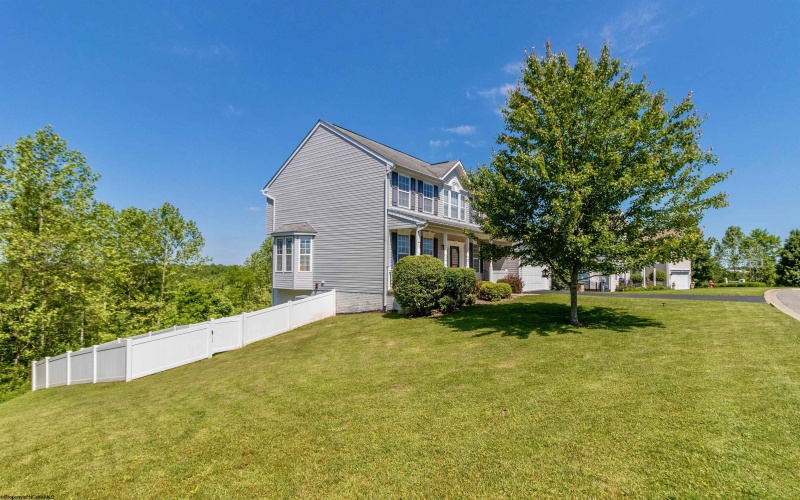 50 Garnet Way, Bridgeport, West Virginia 26330, 5 Bedrooms Bedrooms, 13 Rooms Rooms,3 BathroomsBathrooms,Single Family Detached,For Sale,Garnet,10165087