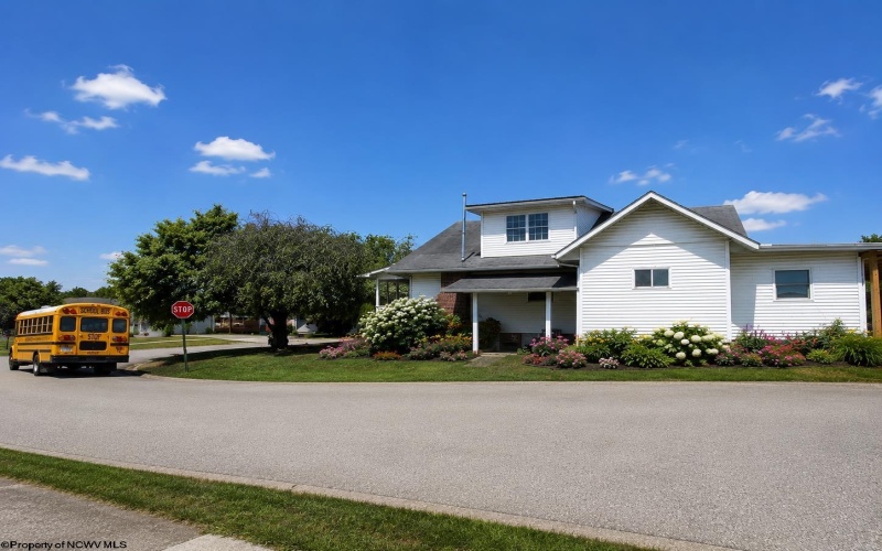 523 Lawman Avenue, Bridgeport, West Virginia 26330, 3 Bedrooms Bedrooms, 7 Rooms Rooms,2 BathroomsBathrooms,Single Family Detached,For Sale,Lawman,10165083