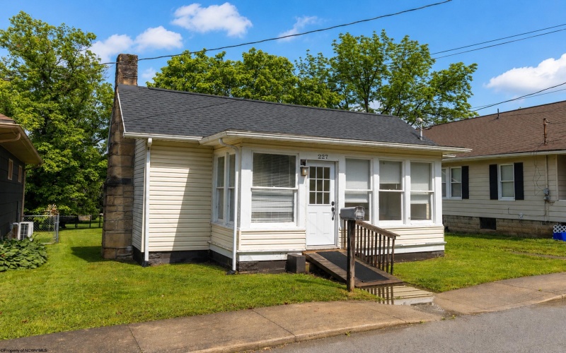 227 Maple Avenue, Bridgeport, West Virginia 26330, 2 Bedrooms Bedrooms, 7 Rooms Rooms,1 BathroomBathrooms,Single Family Detached,For Sale,Maple,10165072 227 Maple Avenue, Bridgeport, West Virginia 26330, 2 Bedrooms Bedrooms, 7 Rooms Rooms,1 BathroomBathrooms,Single Family Detached,For Sale,Maple,10165072