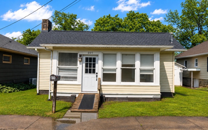 227 Maple Avenue, Bridgeport, West Virginia 26330, 2 Bedrooms Bedrooms, 7 Rooms Rooms,1 BathroomBathrooms,Single Family Detached,For Sale,Maple,10165072 227 Maple Avenue, Bridgeport, West Virginia 26330, 2 Bedrooms Bedrooms, 7 Rooms Rooms,1 BathroomBathrooms,Single Family Detached,For Sale,Maple,10165072